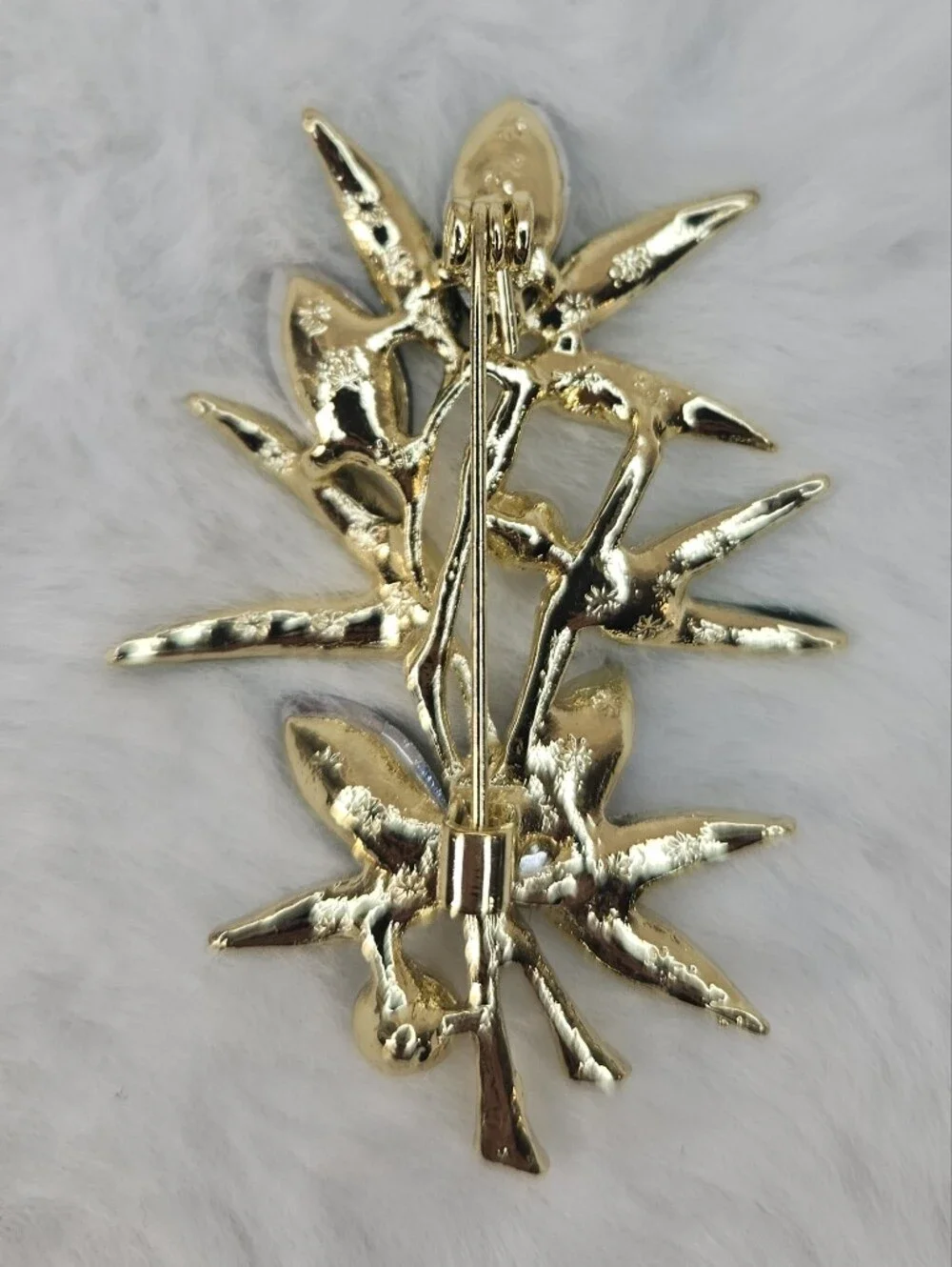 Vintage Style Gold Tone Green Crystal Leaf Brooch with Pearls